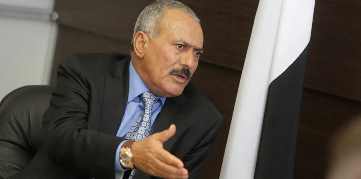 صالح يظهر مع الفريق الطبي الروسي بعد العملية الجراحية (صور)