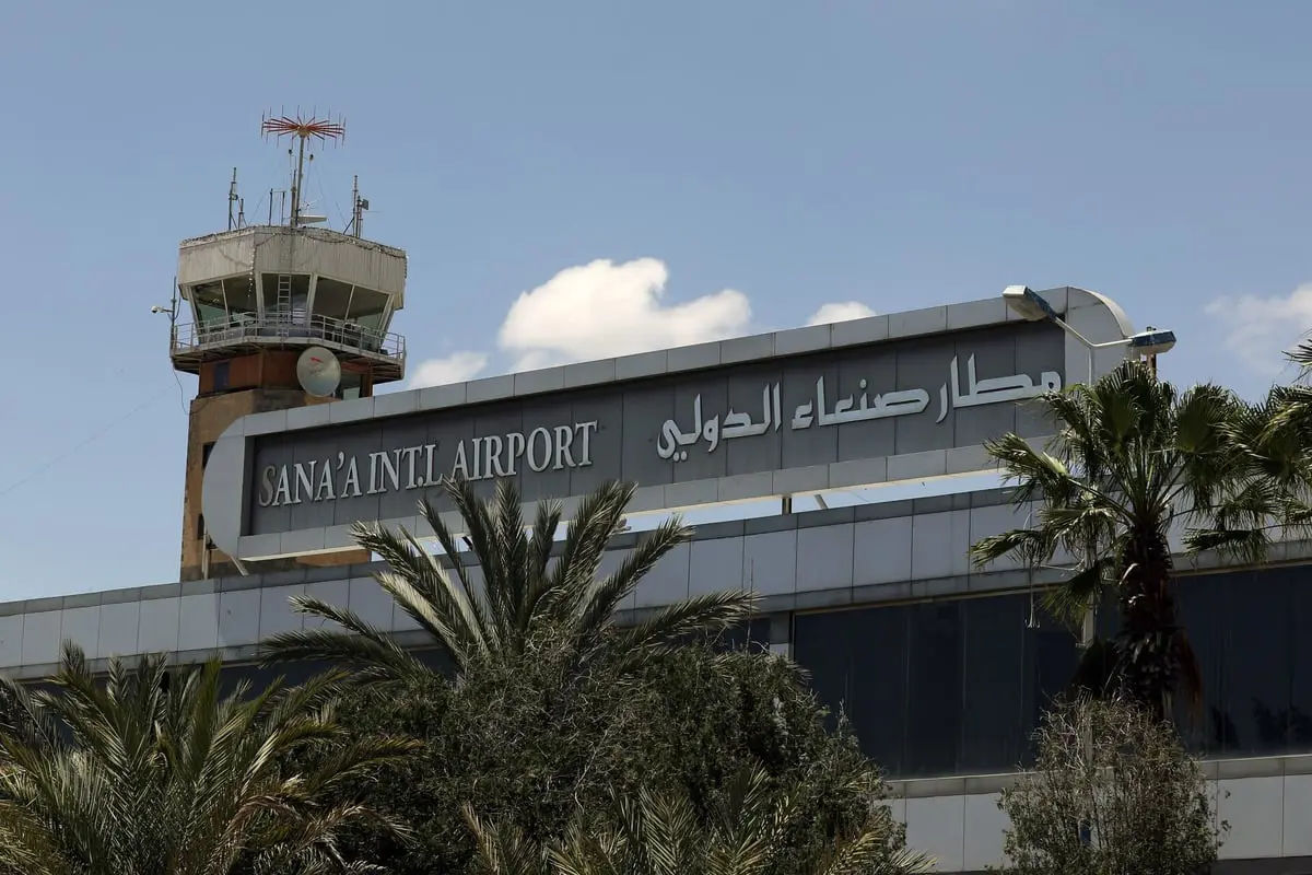 يحتجزون 4 طائرات.. الحوثيون يعرقلون عودة 300 حاج يمني إلى ديارهم