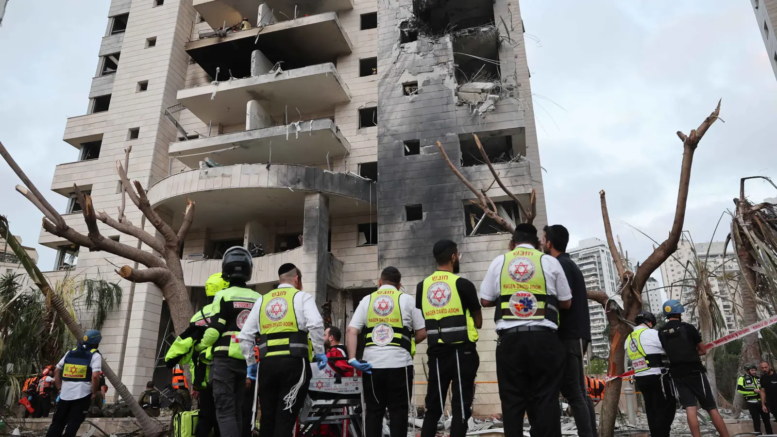إيران تطلق دفعة جديدة من الصواريخ "فرط صوتية" على إسرائيل (فيديو)