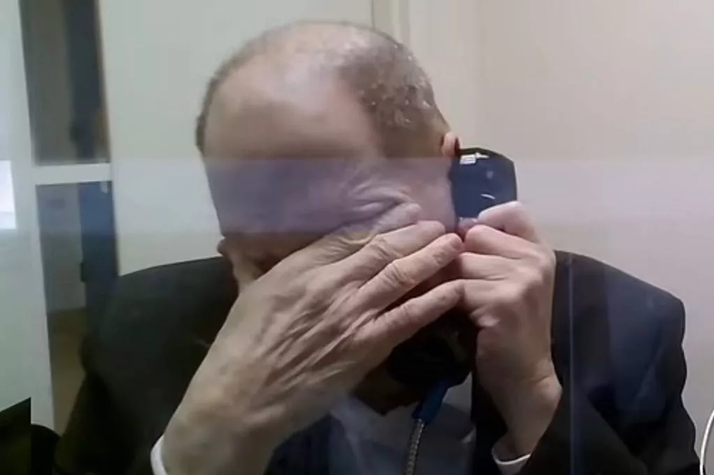 هارفي واينستين وهو يبكي