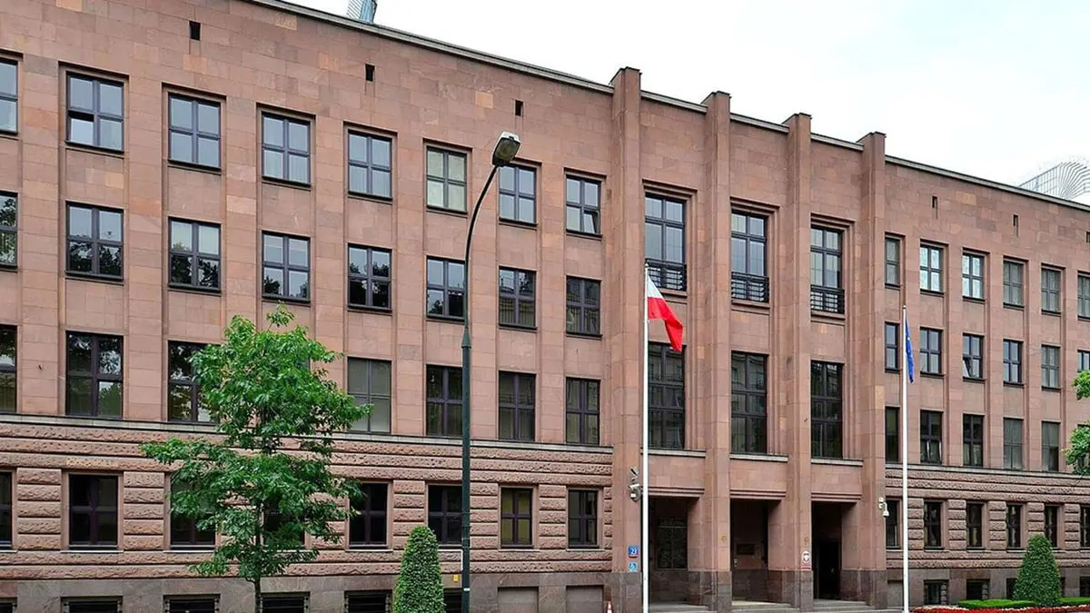 بولندا ترفض استقبال "رحلات مدرسية" إسرائيلية يرافقها حراس مسلحون

