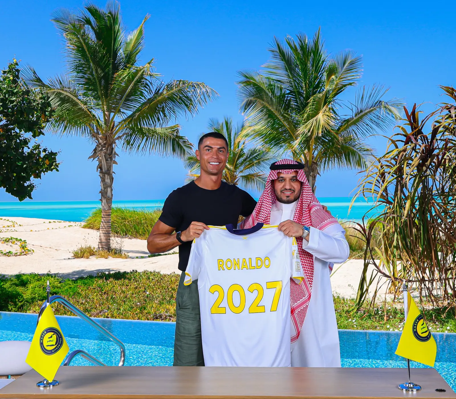 كريستيانو رونالدو أثناء مراسم تجديد عقده مع النصر