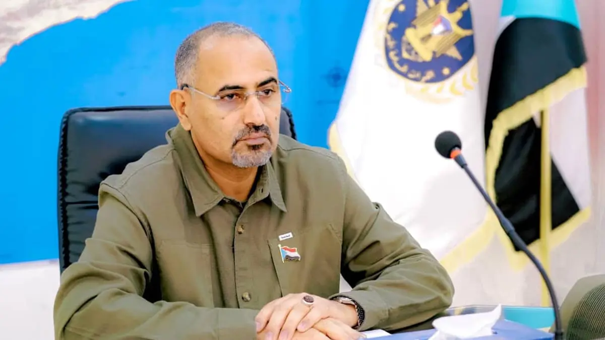 ضمن جهود إعادة هيكلة القوات اليمنية.. الزبيدي يلتقي قيادات وزارة الدفاع