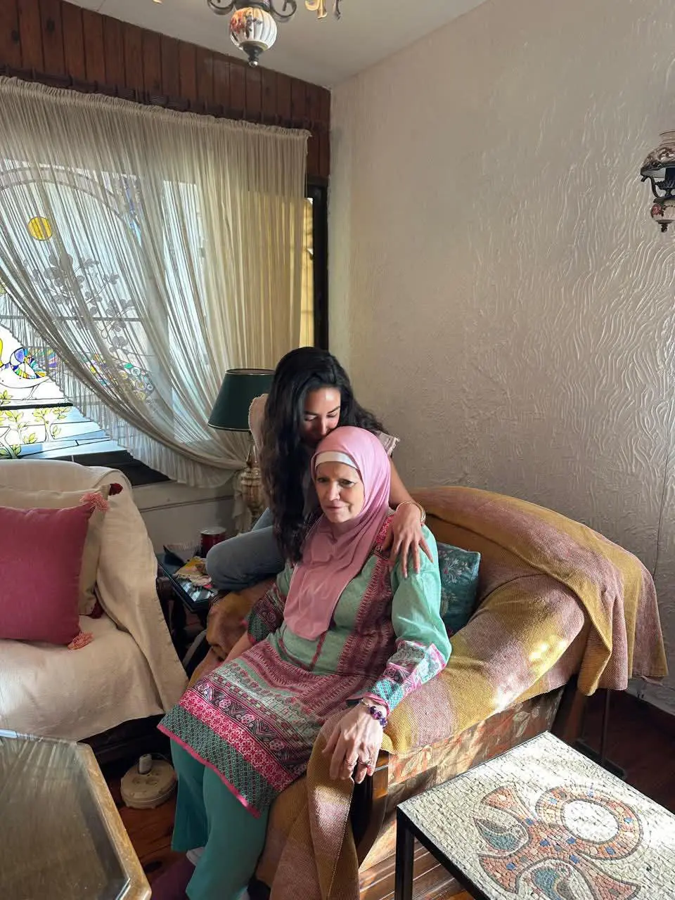 آية سماحة تعتذر للفنانة مشيرة إسماعيل