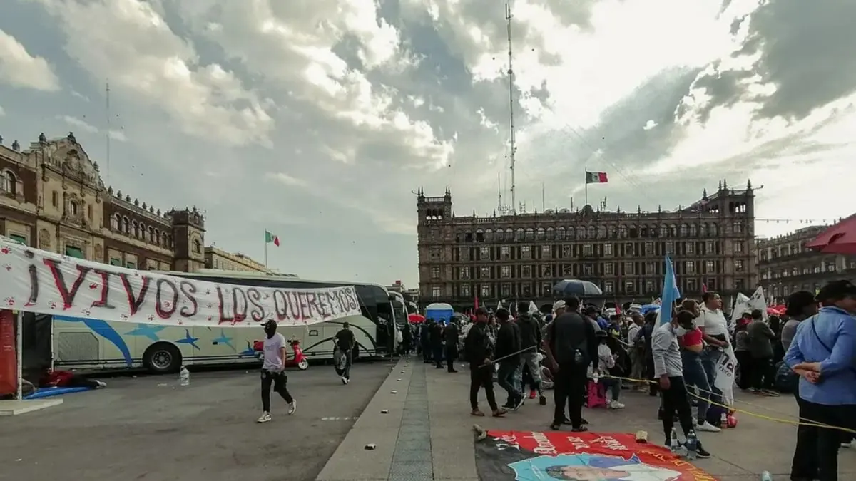 متظاهرون يقتحمون بوابة القصر الرئاسي في المكسيك (فيديو)