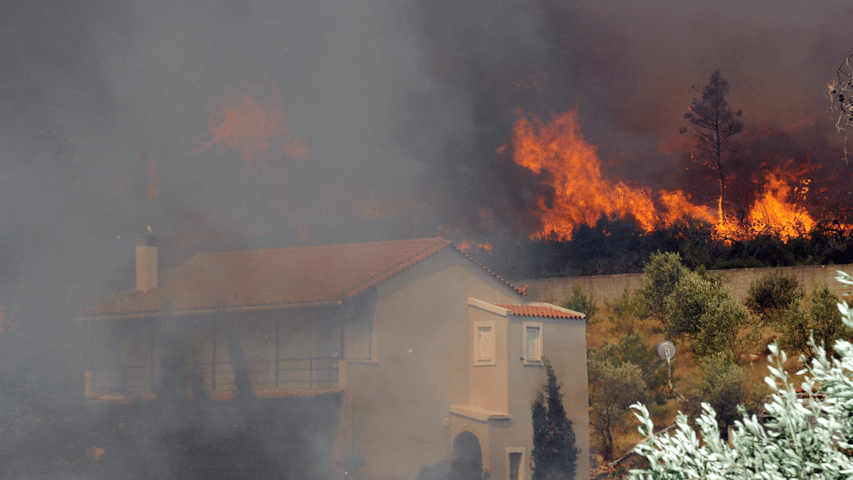 اليونان.. استياء بعد اندلاع حريق غابات بسبب ألعاب نارية