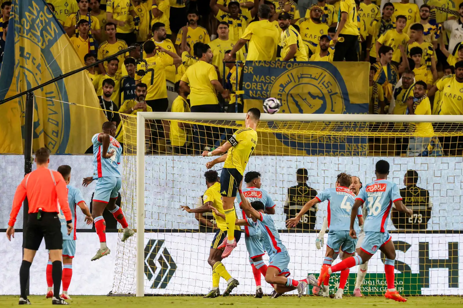 رونالدو خلال مباراة الرياض والنصر