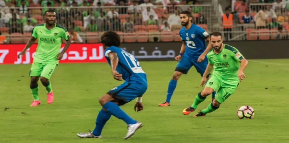انتقادات لإقامة مباريات الهلال والأهلي بالدوري السعودي بتوقيت واحد‎