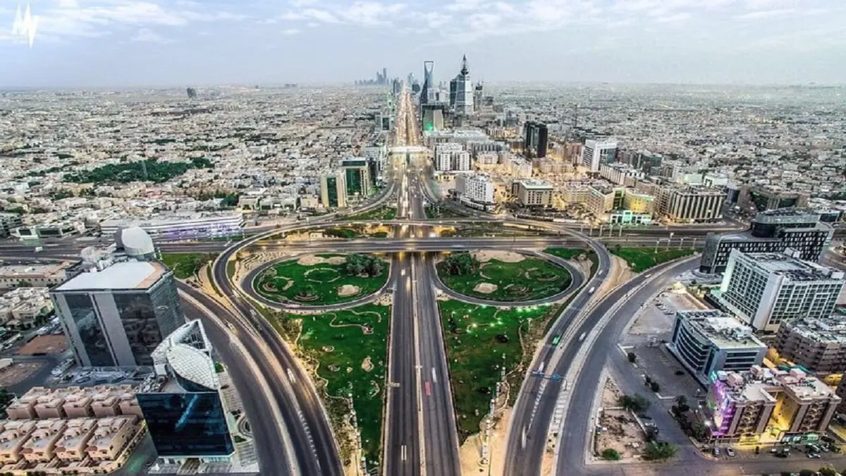 السعودية تعلن تفاصيل خطتها لعودة الحياة التدريجية.. استئناف العمل والسفر وافتتاح المساجد واستمرار تعليق العمرة