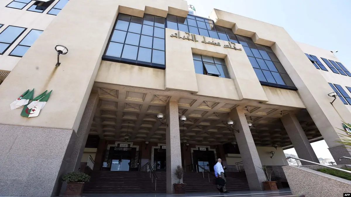 الجزائر.. حبس 4 مسؤولين بتهم فساد مع رجل الأعمال "طحكوت"‎