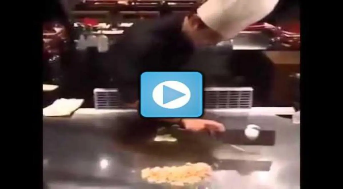 شاهد المهارة الفائقة لطباخ في رسم قلب ببيضة (فيديو)