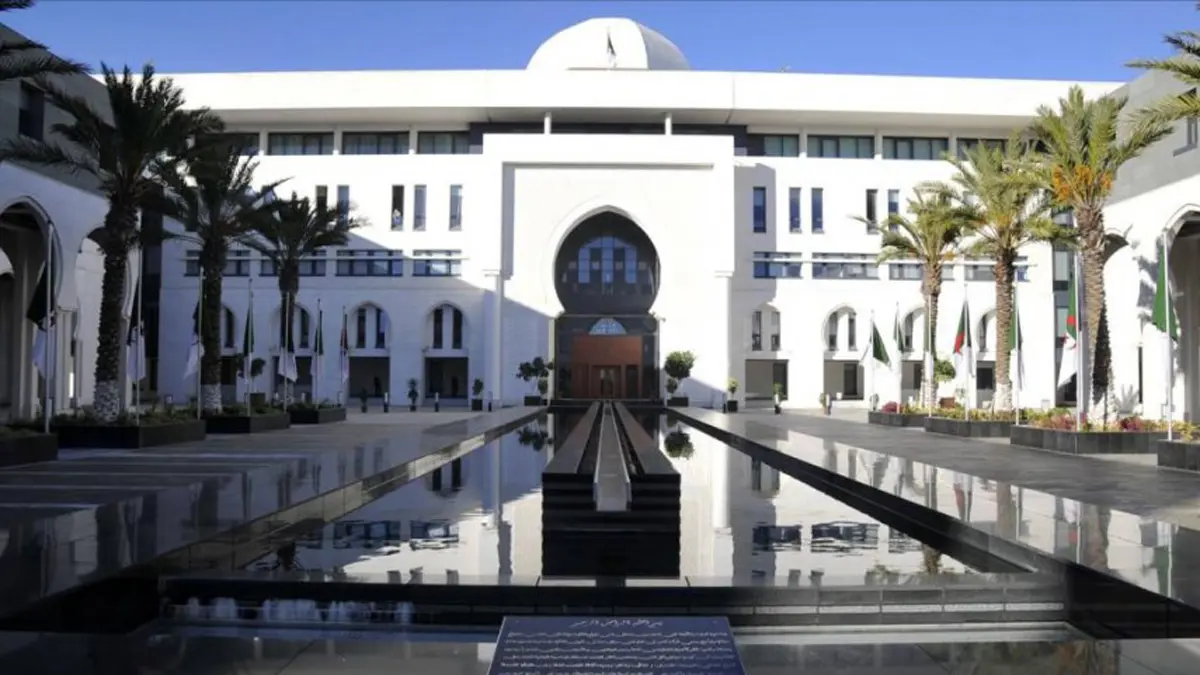 الجزائر تستدعي السفير المغربي احتجاجًا على تصريحات القنصل العام بوهران