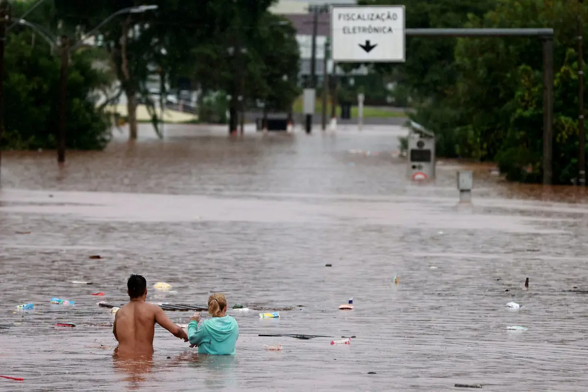 أسوأ كارثة مناخية.. فيضانات عارمة تغرق جنوب البرازيل (صور وفيديو)