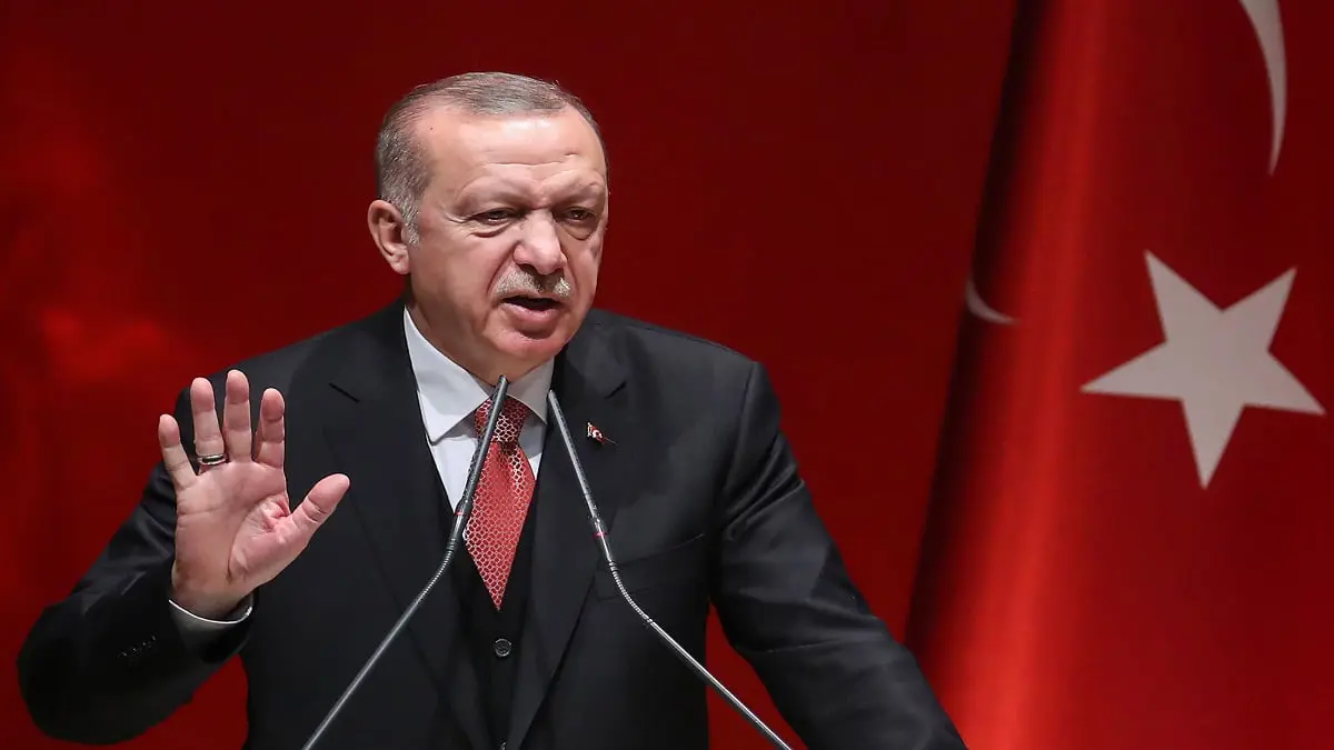 بلومبيرغ: سياسات أردوغان الاقتصادية وراء انهيار الليرة التركية