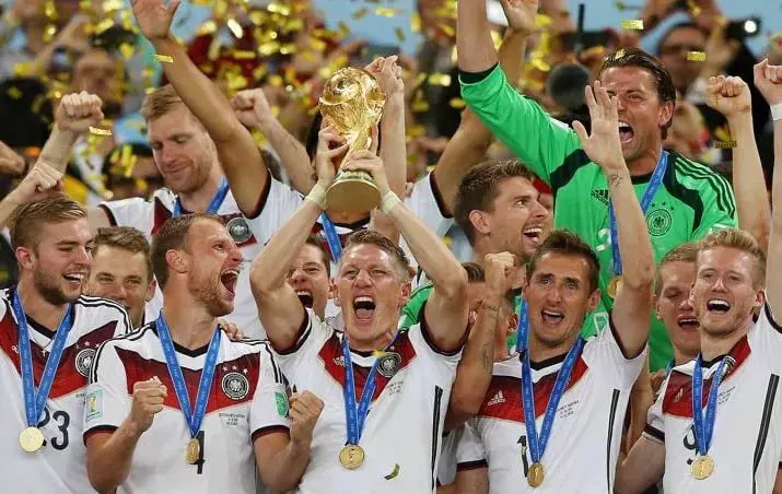 أسطورة كأس العالم يدرب فريقًا بالدرجة الثانية الألمانية
