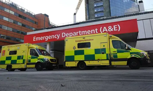 أرقام صادمة.. التأخير بأقسام الطوارئ يقتل مريضًا كل 23 دقيقة في بريطانيا