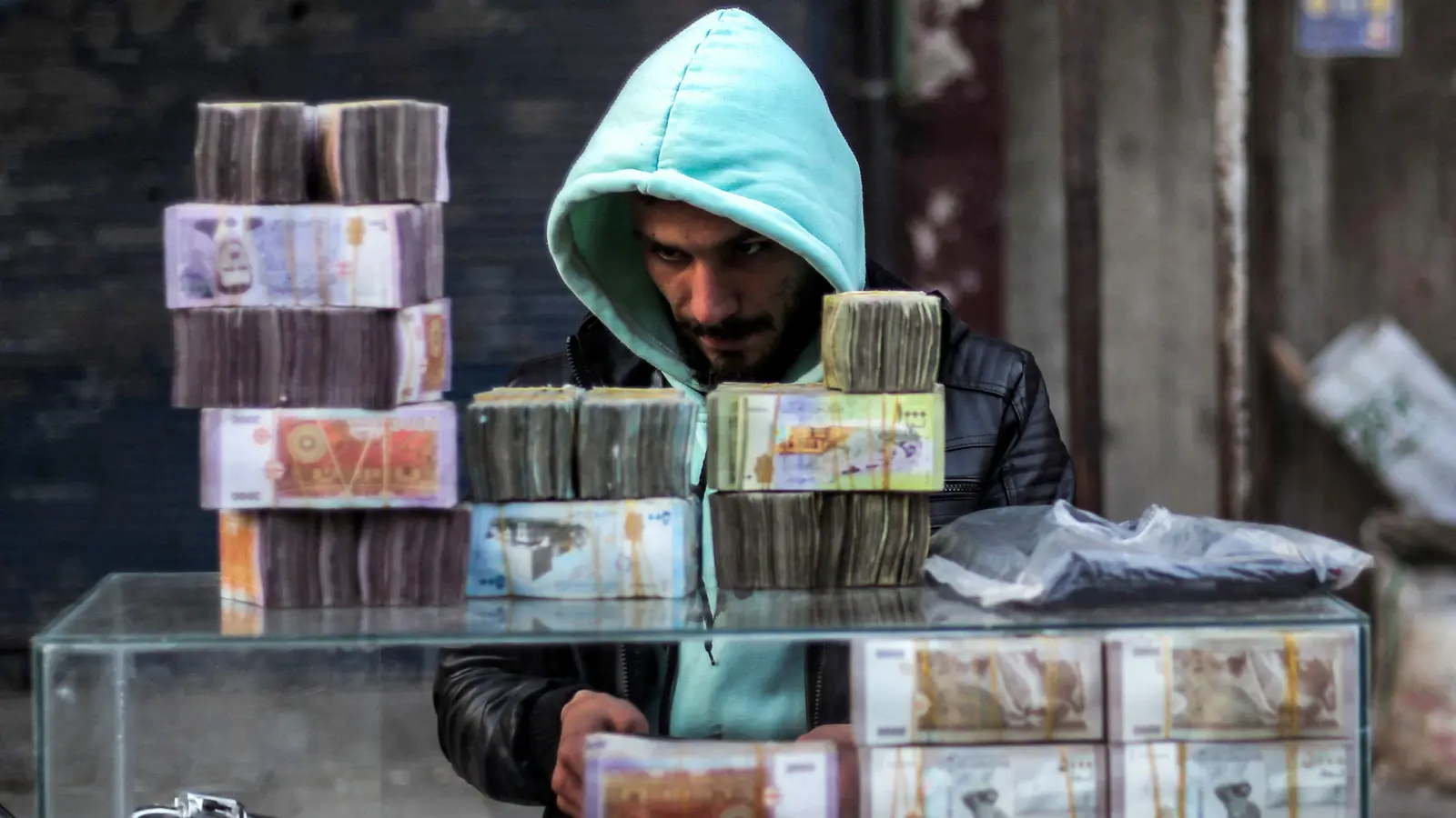 25 مليار دولار على الطاولة.. هل تنقذ سوريا من الفوضى أم تُشعل صراع المصالح؟