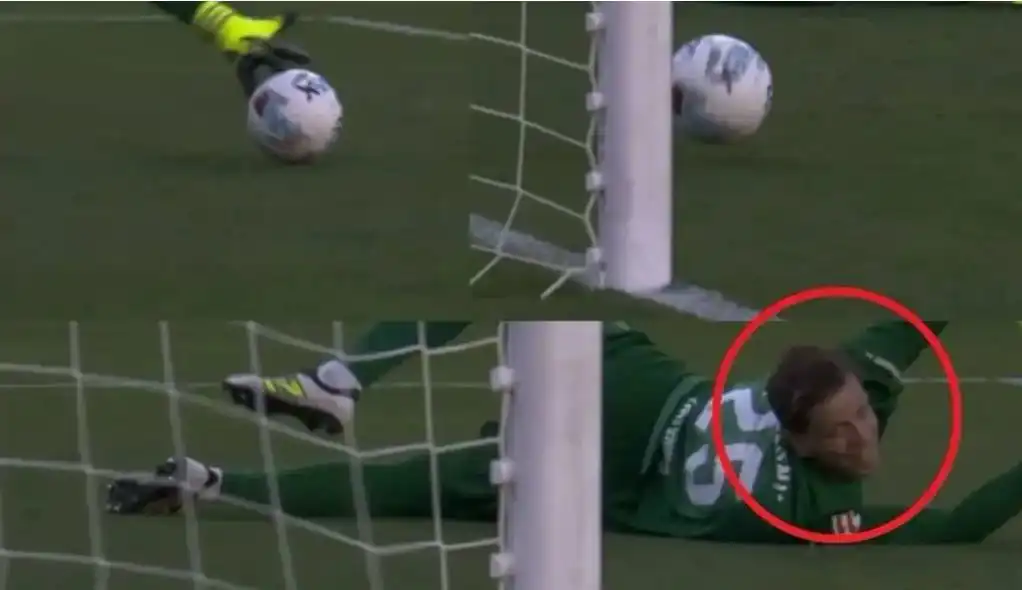 فيوتشك تشيزني حارس برشلونة أثناء الهدف الثالث