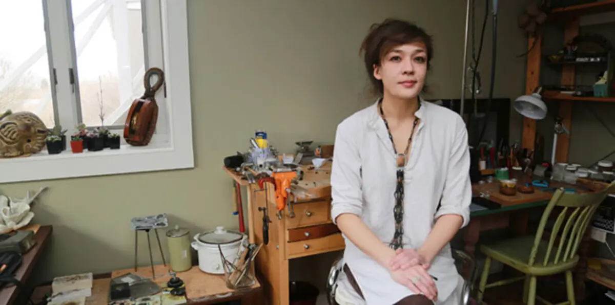 فنانة أمريكية تحوّل بذور الأفوكادو إلى تماثيل غريبة (فيديو) ‎