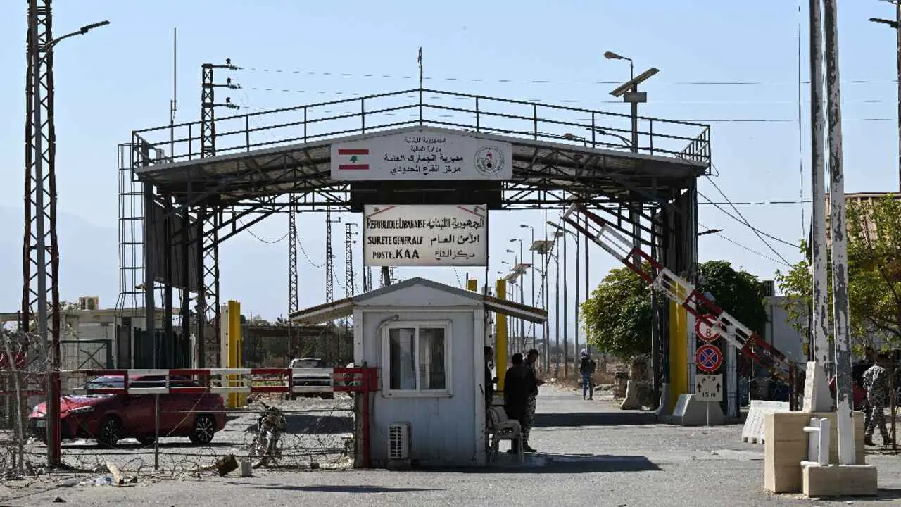 إيران تكثف تحركاتها للعودة إلى المشهد السوري عبر "شبكات التهريب"