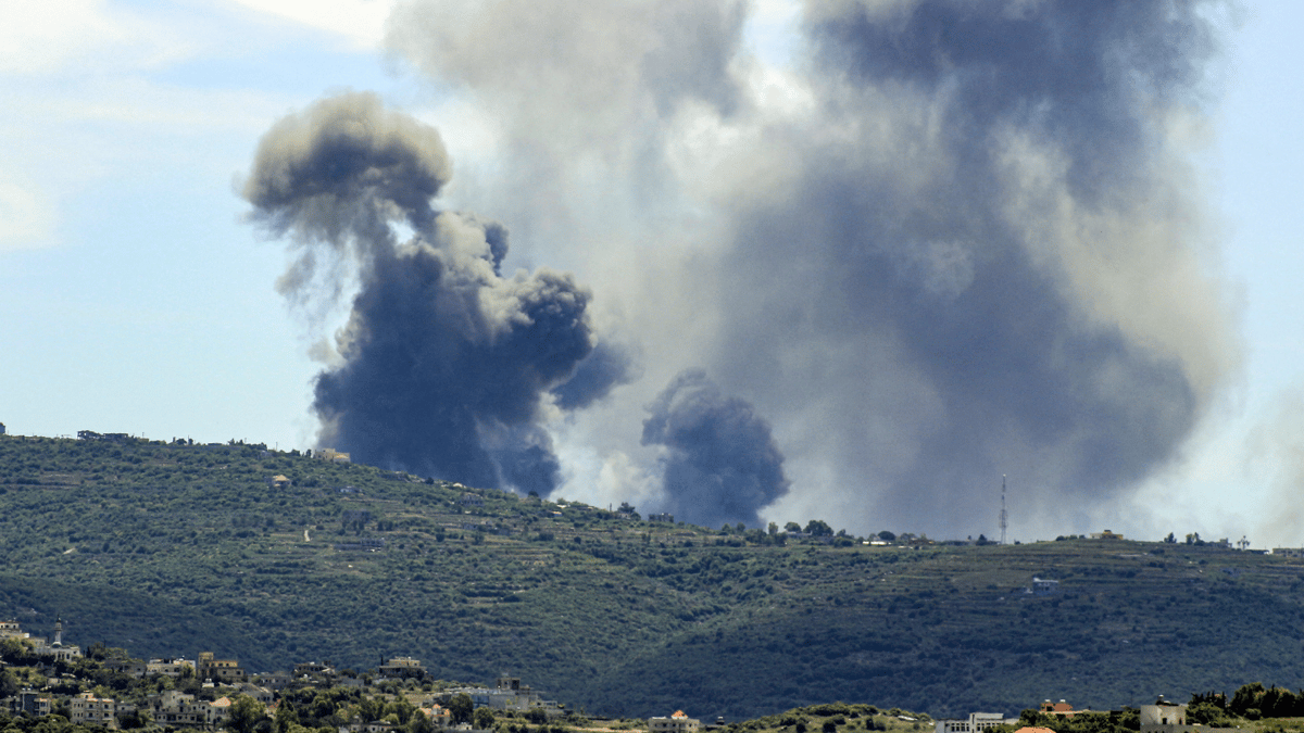 إسرائيل تستهدف كفركلا اللبنانية بصواريخ "شارون الزلزالية"