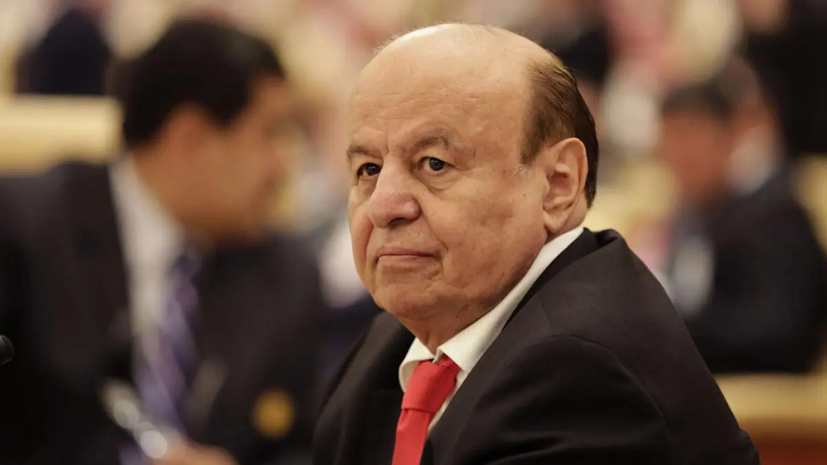 هادي يدعو إلى وحدة الصف بين "رفقاء السلاح" في سقطرى