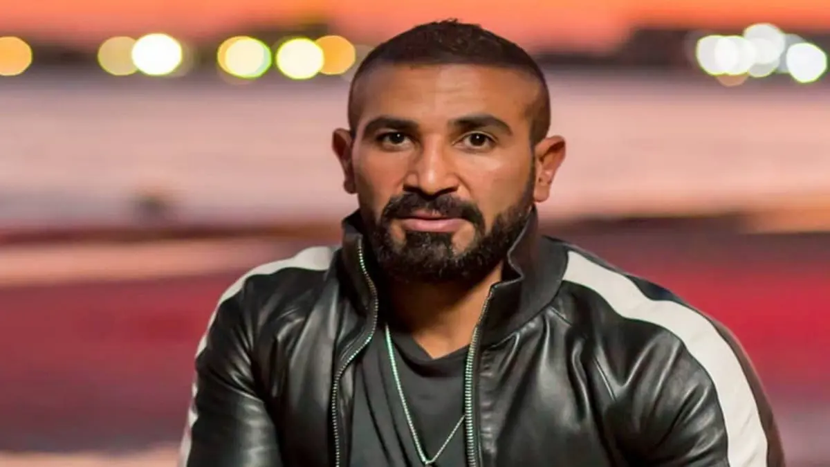 الفنان المصري أحمد سعد يعتدي على شاب في محطة وقود (صورة)