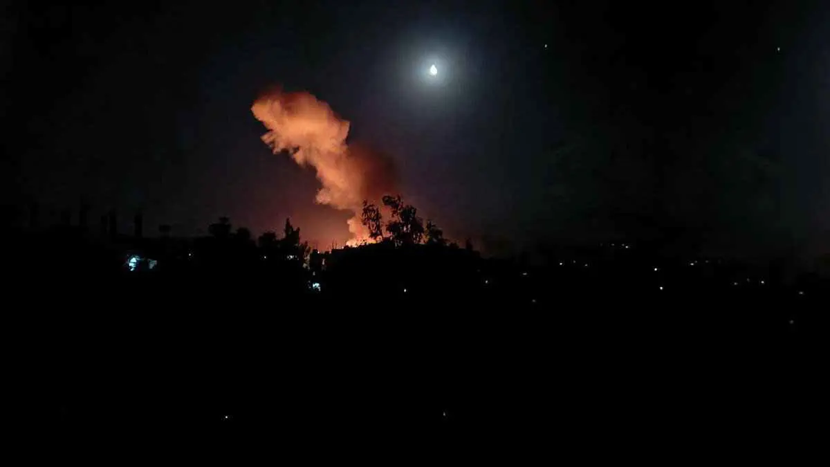 قصف إسرائيلي على مقر اللواء 132 في ريف اللاذقية السورية