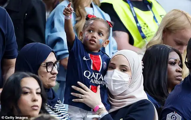 زوجة يامال وابنته