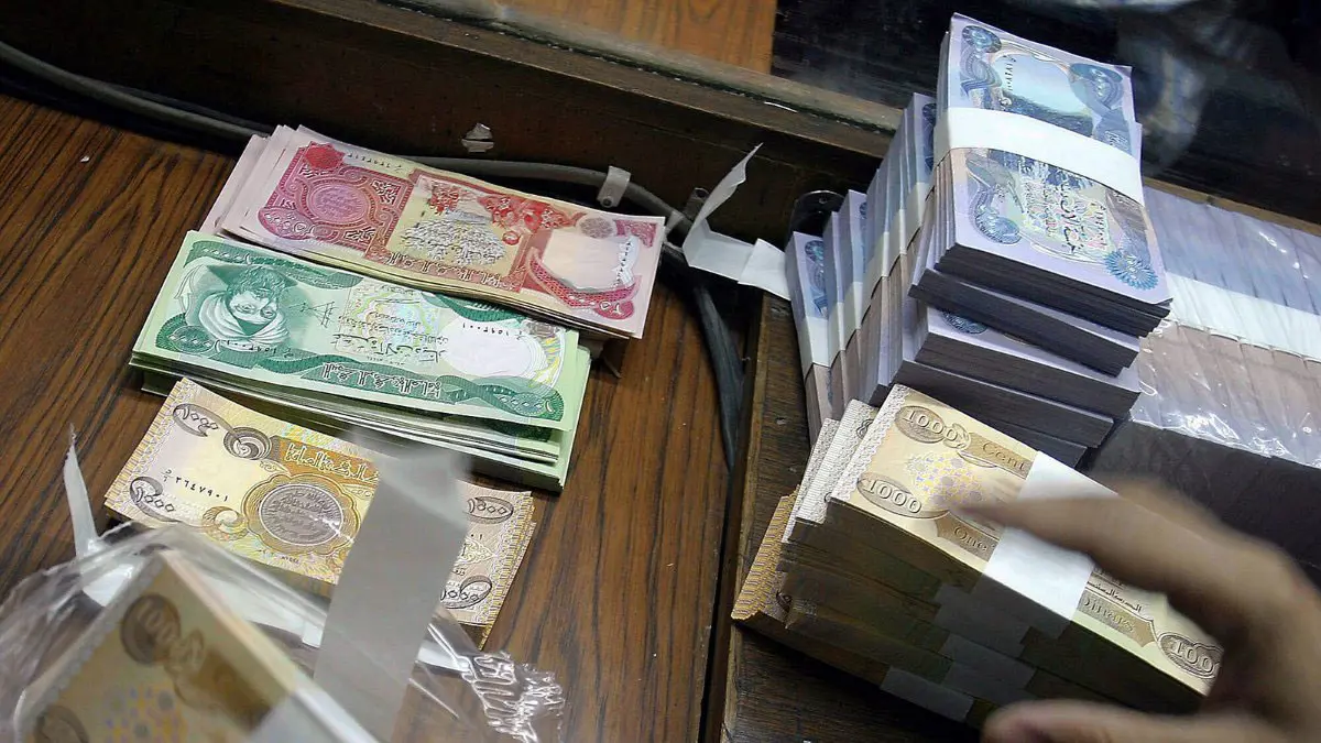 الأعلى منذ سنوات.. الصعود المفاجئ للدولار أمام الدينار العراقي "يربك" الأسواق