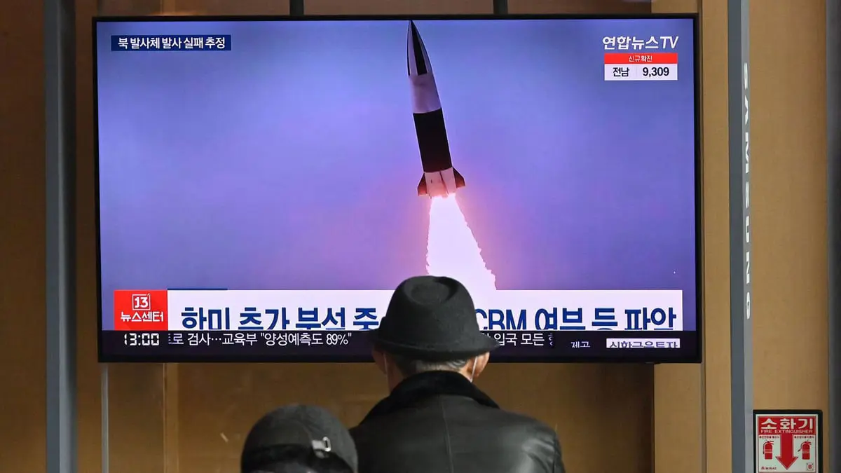 كوريا الشمالية تطلق صاروخا باليستيا طويل المدى
