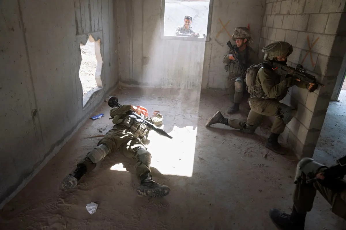 إصابة 9 جنود إسرائيليين بانفجار داخل قاعدة عسكرية في النقب