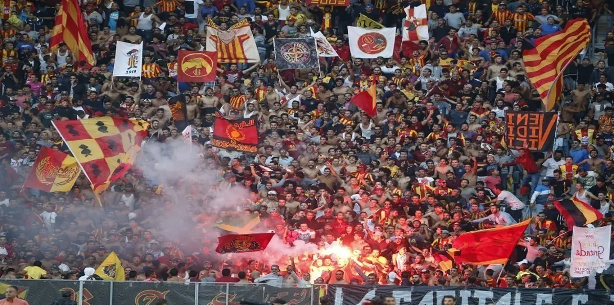 جماهير نادي الترجي التونسي تقتحم تدريب الفريق وتهاجم اللاعبين (صور)