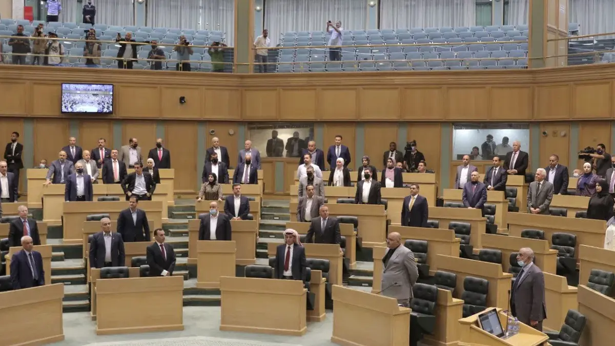 "الدعس على الدستور".. تعبير جديد يثير الجدل في مجلس النواب الأردني (فيديو)