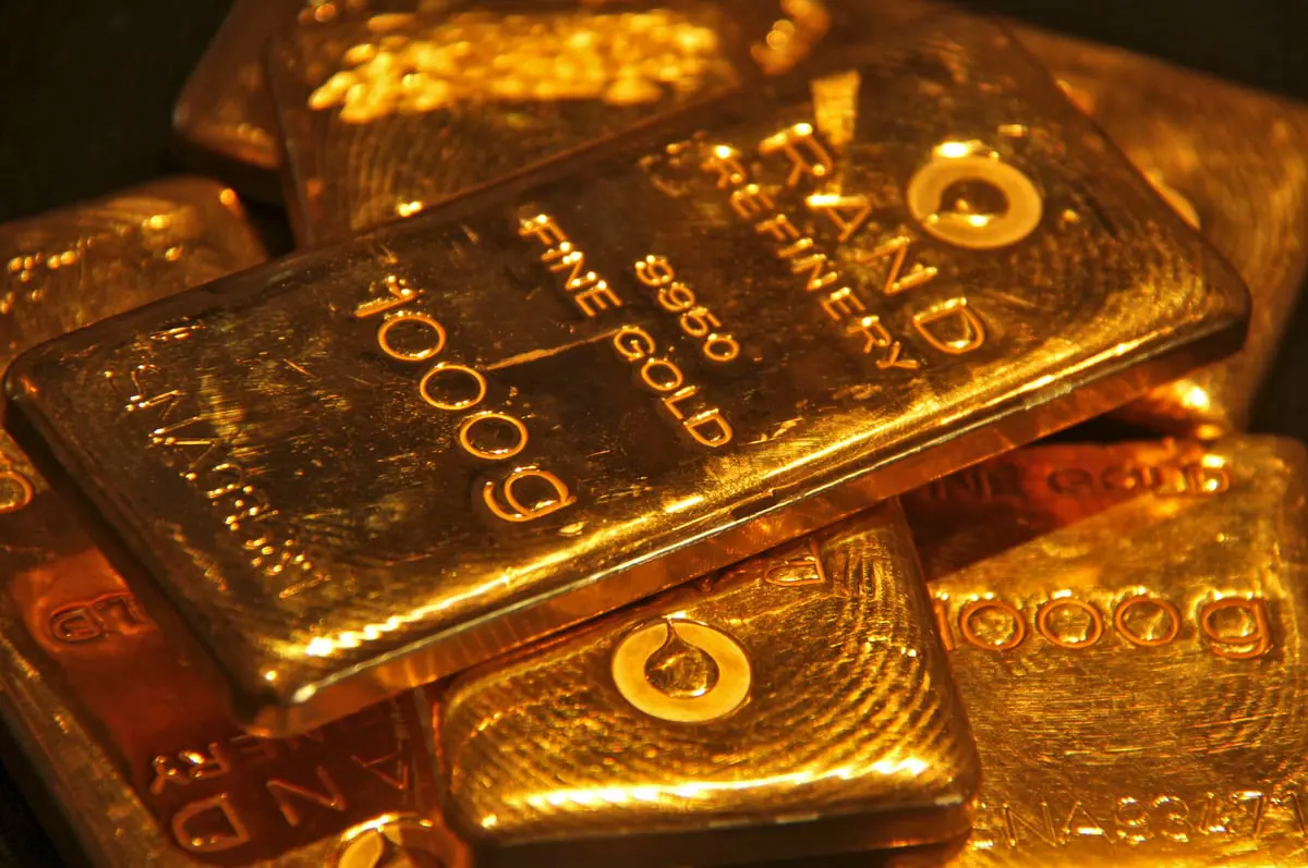الذهب يلمع مع تراجع الدولار وسط ترقب لقرارات بنوك مركزية