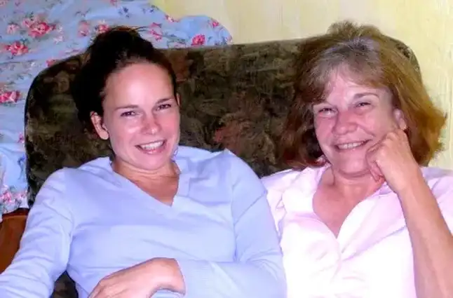 سينثيا سيندي بيرس وابنتها