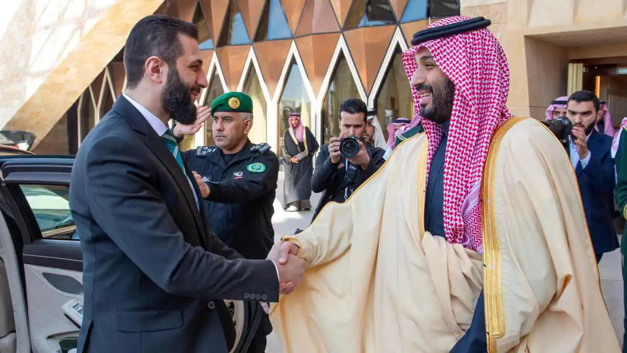 ولي عهد السعودية يشيد بإجراءات الشرع لاحتواء أحداث السويداء