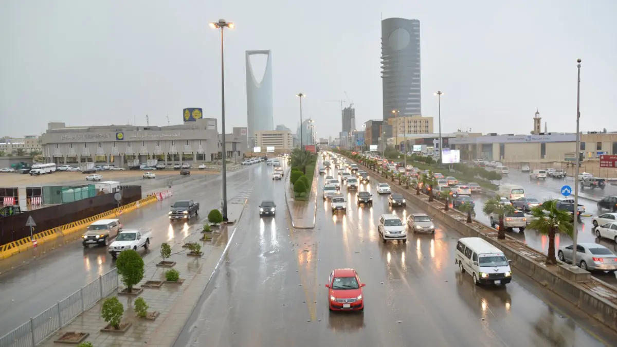 "الأرصاد" توضح حقيقة شائعات بتوقع سيول جارفة في السعودية  