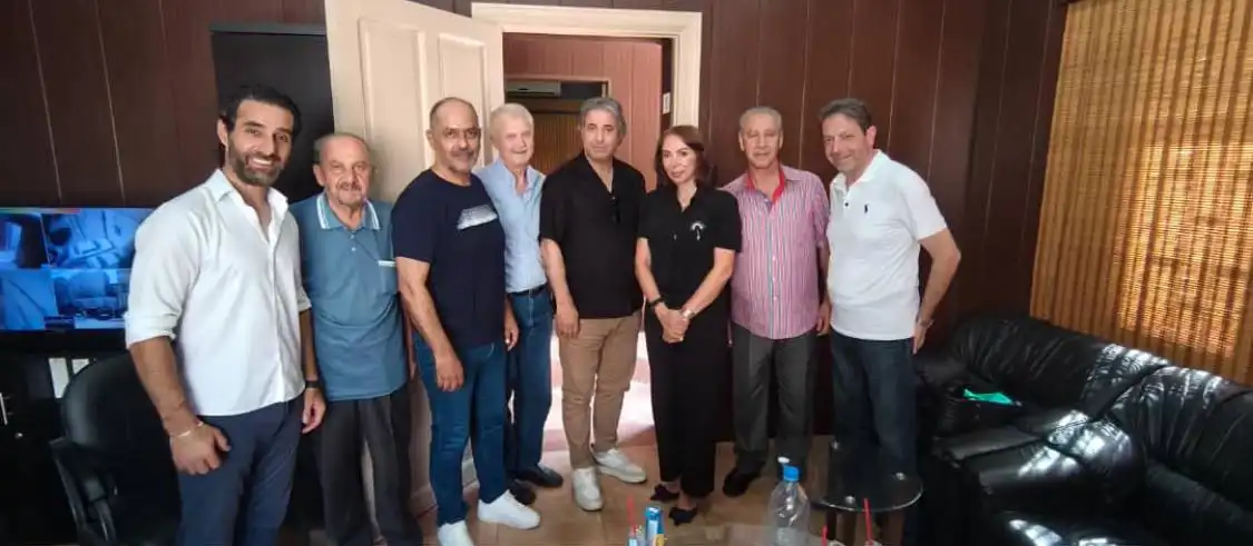 الفنان حسين عباس اثناء تعيينه للمنصب