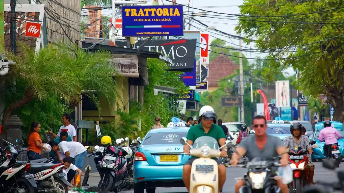 السلطات الإندونيسية تمنع السياح من قيادة الدراجات النارية في بالي