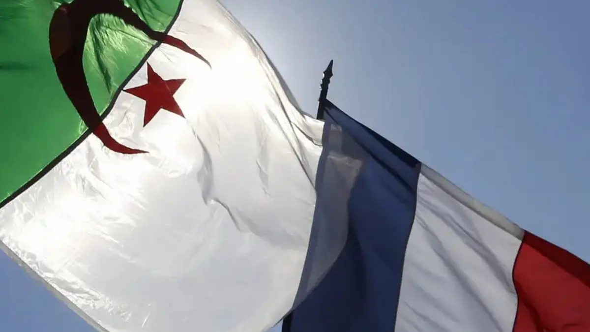 مع تعميم "الإنجليزية"...هل انتهى "العصر الذهبي" للغة الفرنسية في الجزائر؟