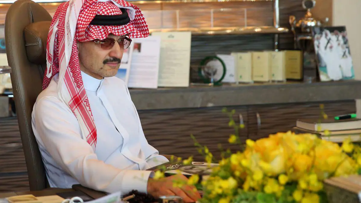 الوليد بن طلال يقدم دعما لضمك منافس الهلال على صدارة الدوري السعودي