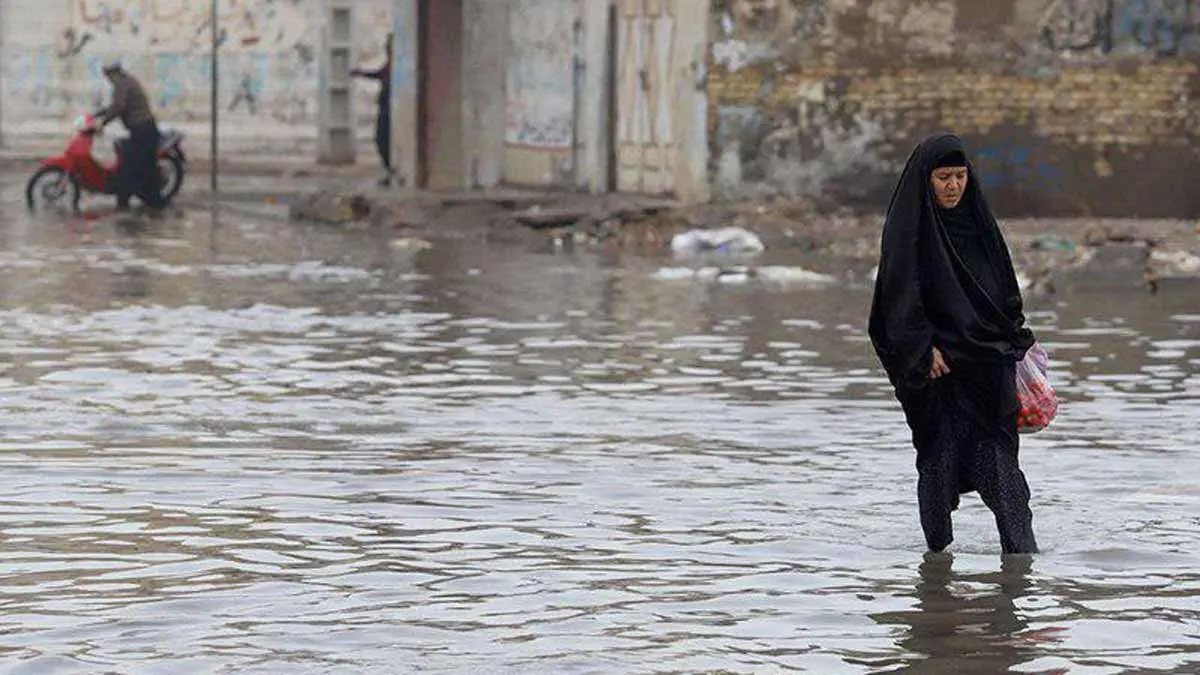 بعد الفيضانات.. مشكلات صحية تهدد 118 ألف شخص في الأحواز (صور)