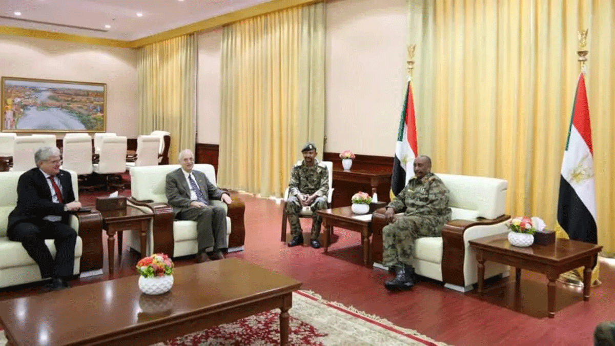 البرهان يبحث مع المبعوث الأمريكي للسودان اتفاق تشكيل حكومة انتقالية مدنية