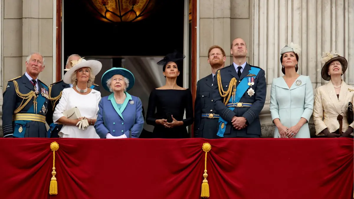 تضاؤل عدد أفراد العائلة الملكية يهدد التقاليد البريطانية