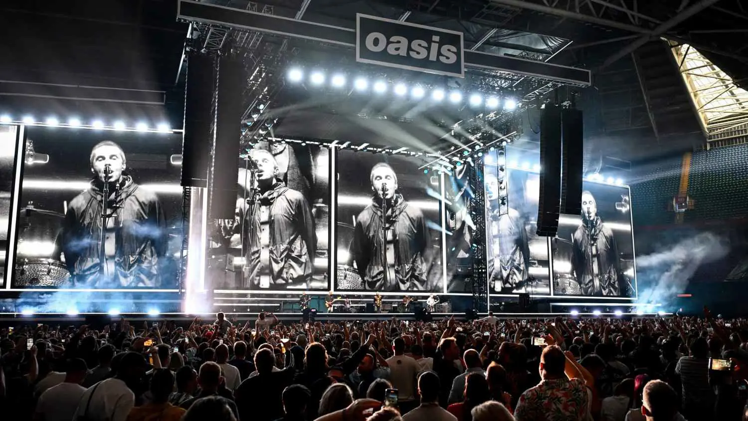 بعد 16 عامًا.. عودة أسطورية لفرقة "Oasis"
