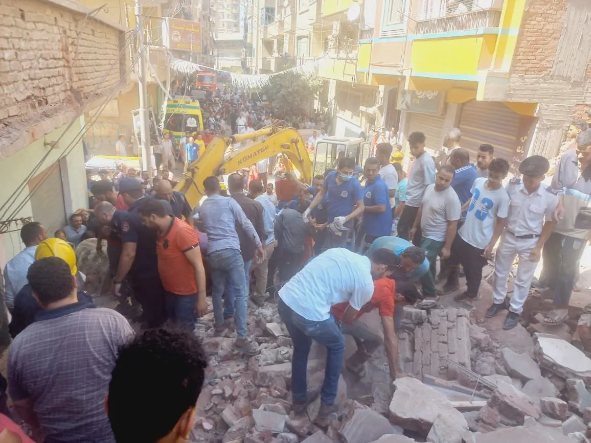 مصر.. قتلى وجرحى بانهيار مبنى سكني في الدقهلية (فيديو)