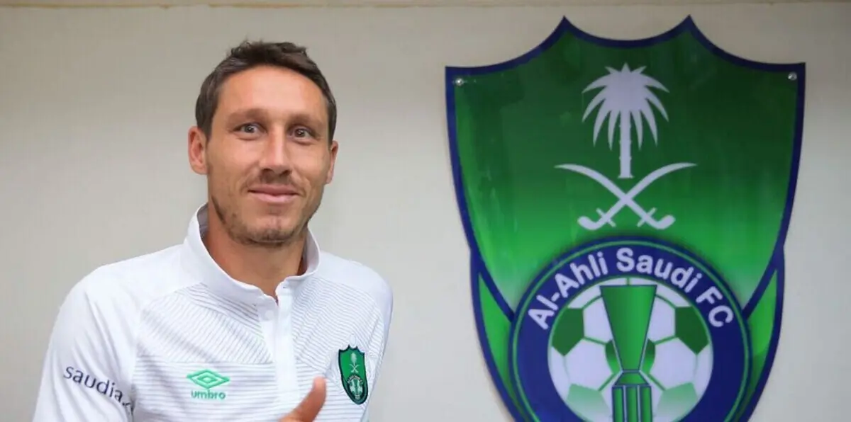النادي الأهلي السعودي يضم ميليغان مدافع أستراليا رسميًا (صور)