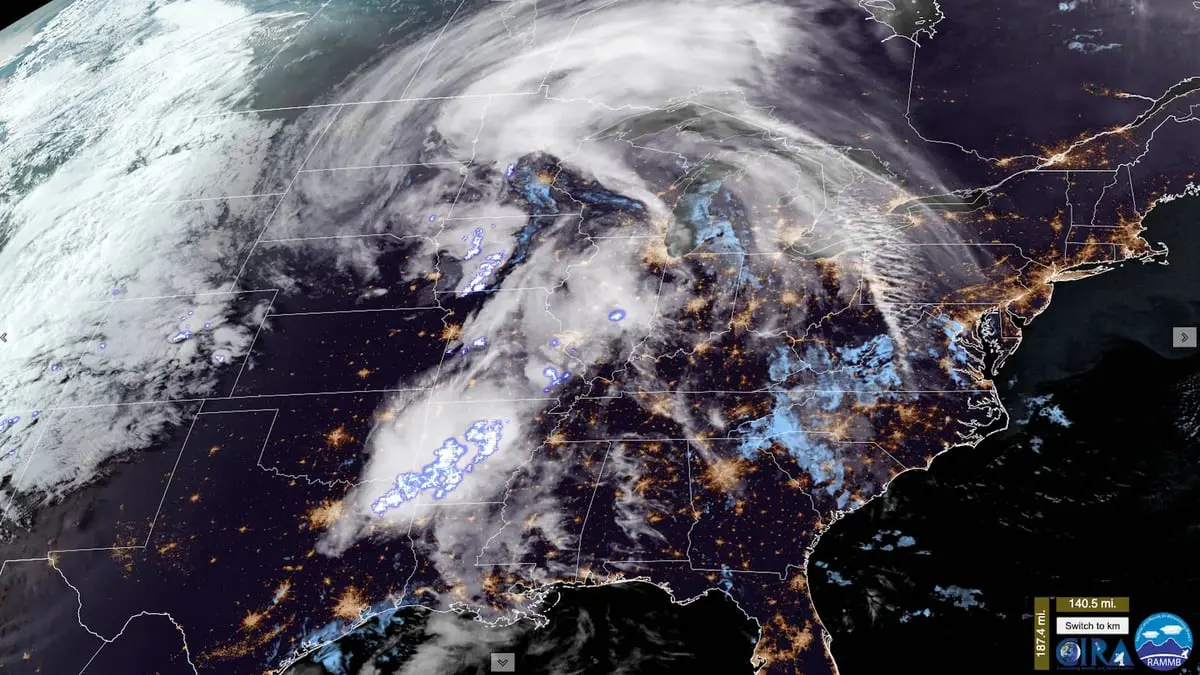 انتشار واسع للأعاصير في أمريكا وعدة ولايات بدائرة الخطر (فيديو)