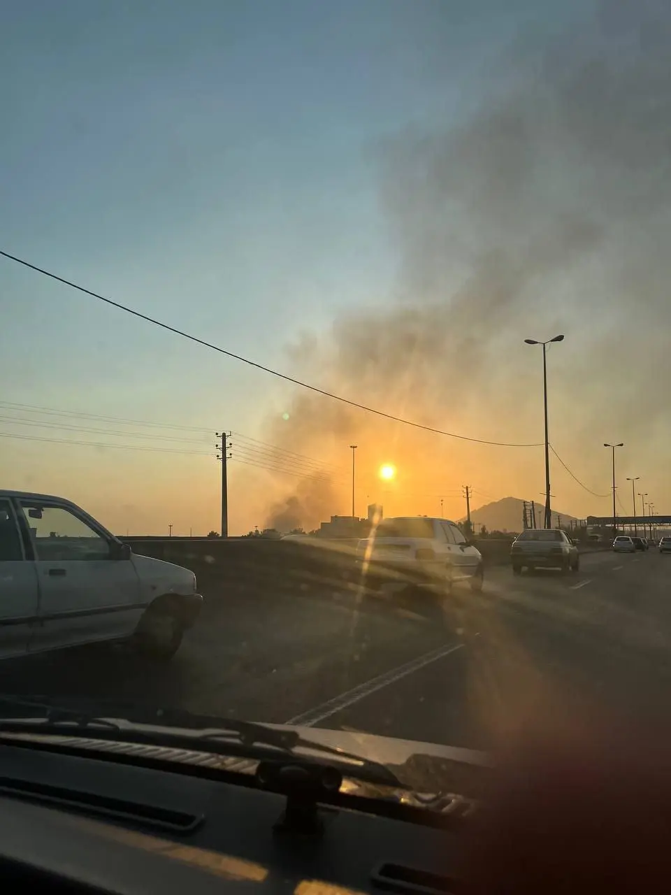 الدخان يتصاعد جراء ضربة إسرائيلية